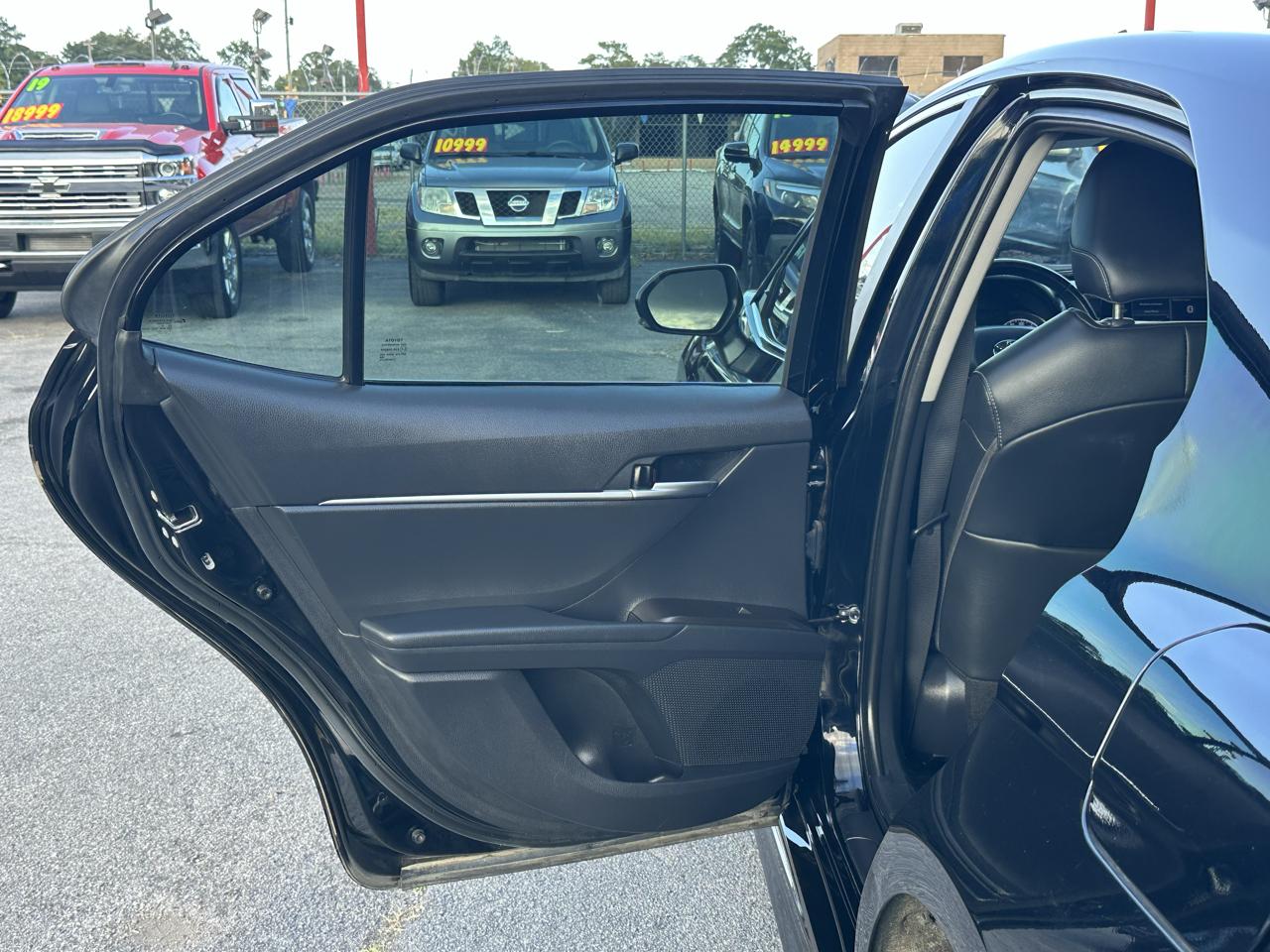Toyota Camry Hybrid SE Nightshade CVT (Natl) 2023