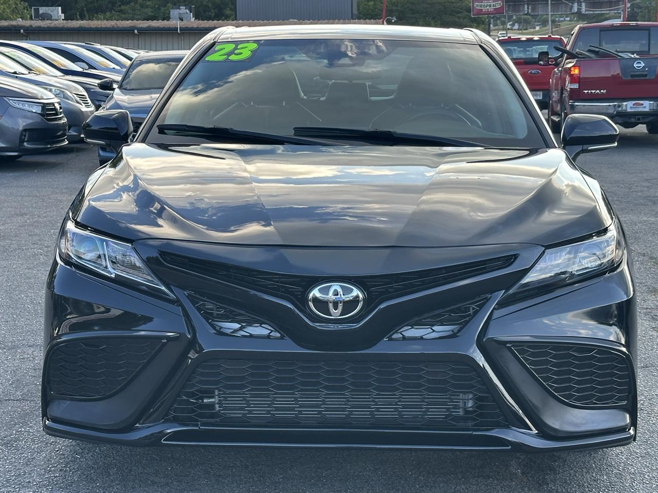 Toyota Camry Hybrid SE Nightshade CVT (Natl) 2023