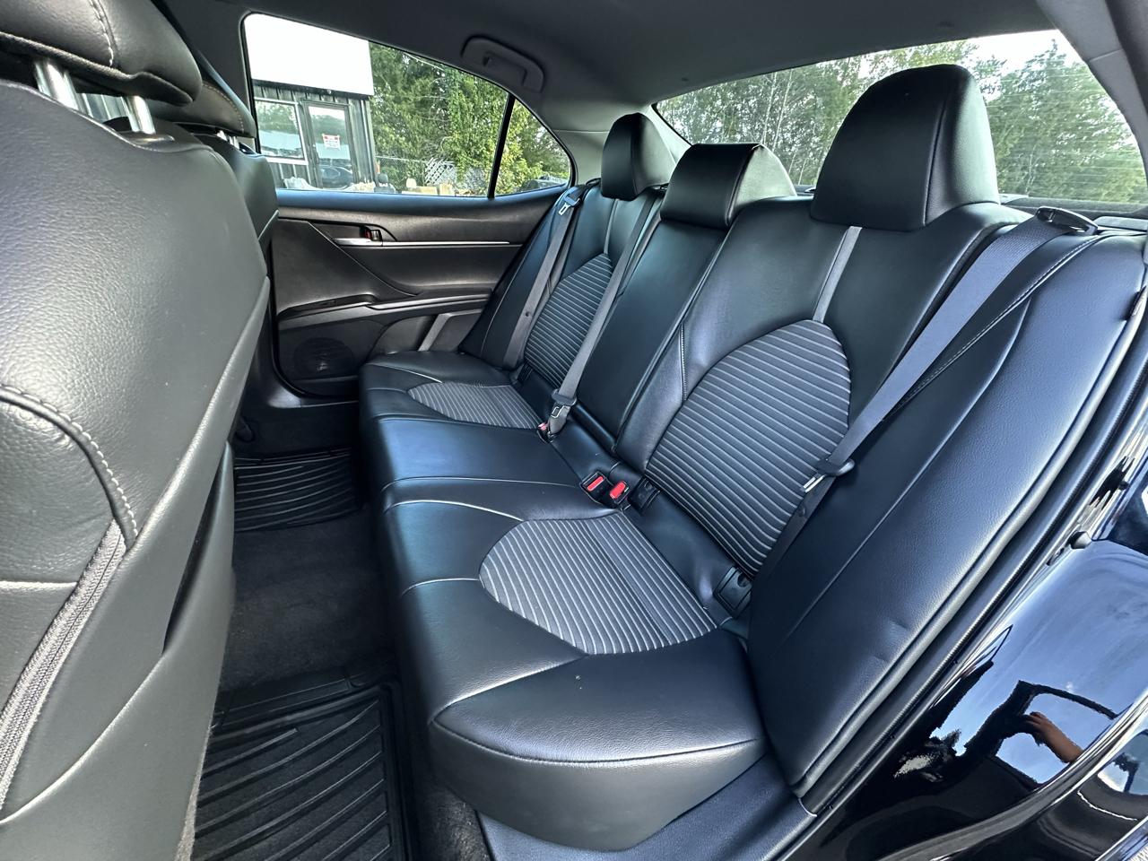 Toyota Camry Hybrid SE Nightshade CVT (Natl) 2023