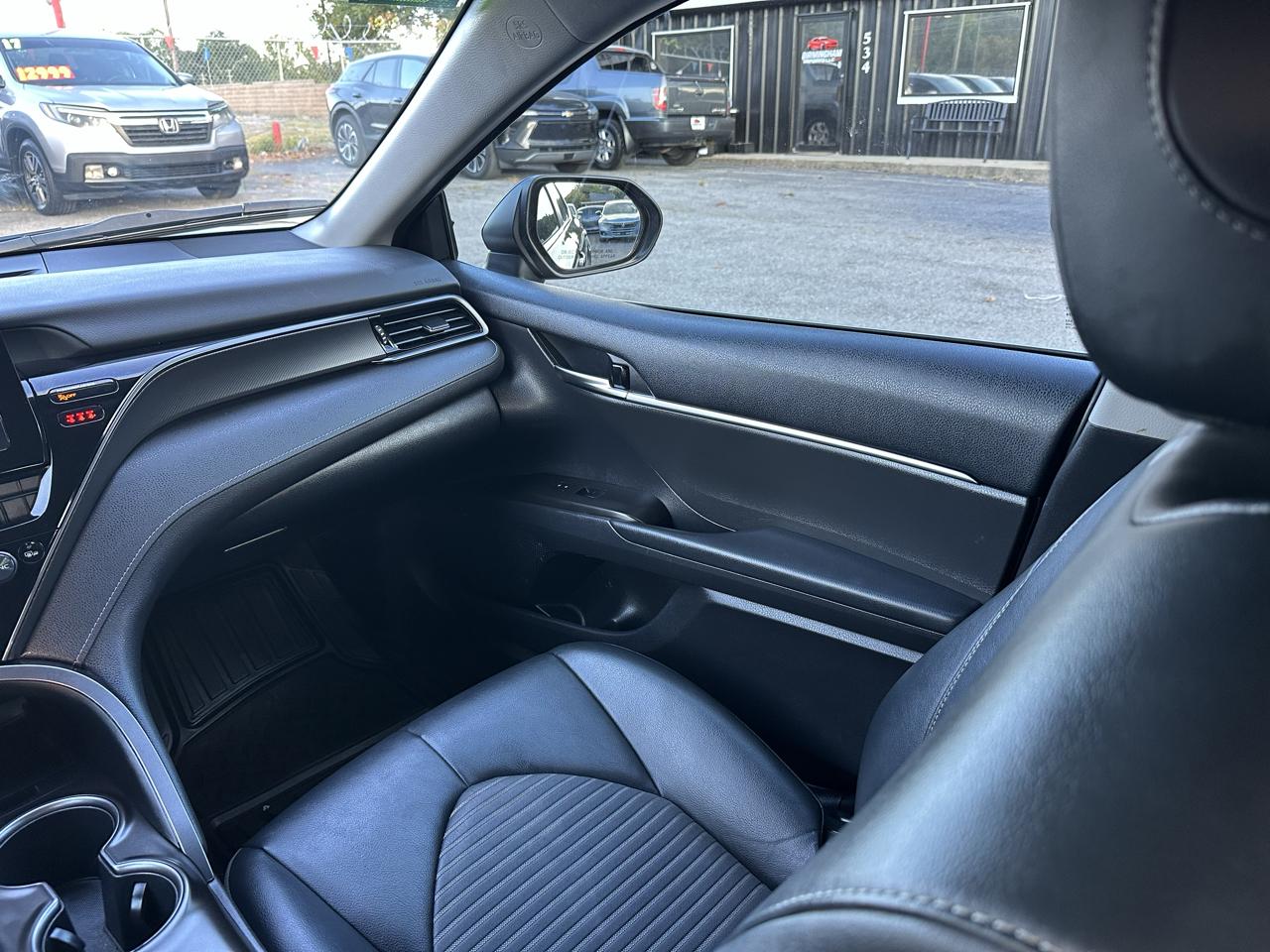 Toyota Camry Hybrid SE Nightshade CVT (Natl) 2023