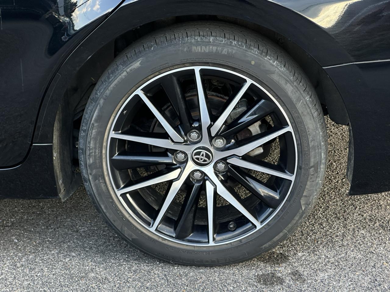 Toyota Camry Hybrid SE Nightshade CVT (Natl) 2023