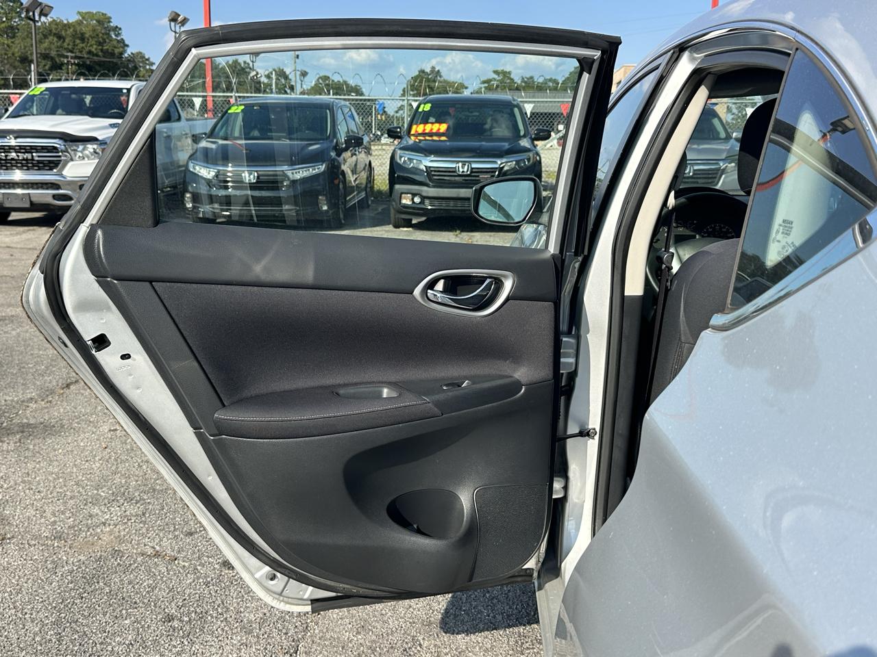 Nissan Sentra 4dr Sdn I4 CVT S 2014
