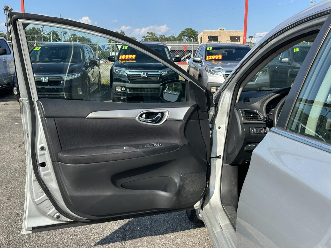 Nissan Sentra 4dr Sdn I4 CVT S 2014