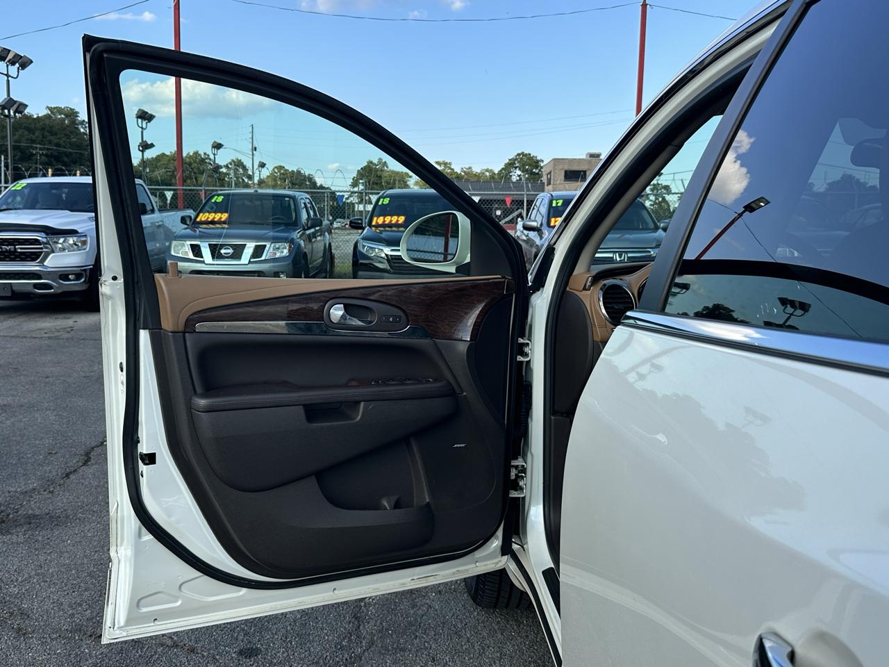 Buick Enclave FWD 4dr Leather 2015