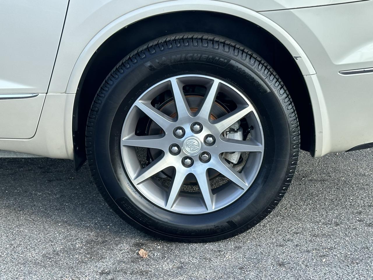 Buick Enclave FWD 4dr Leather 2015