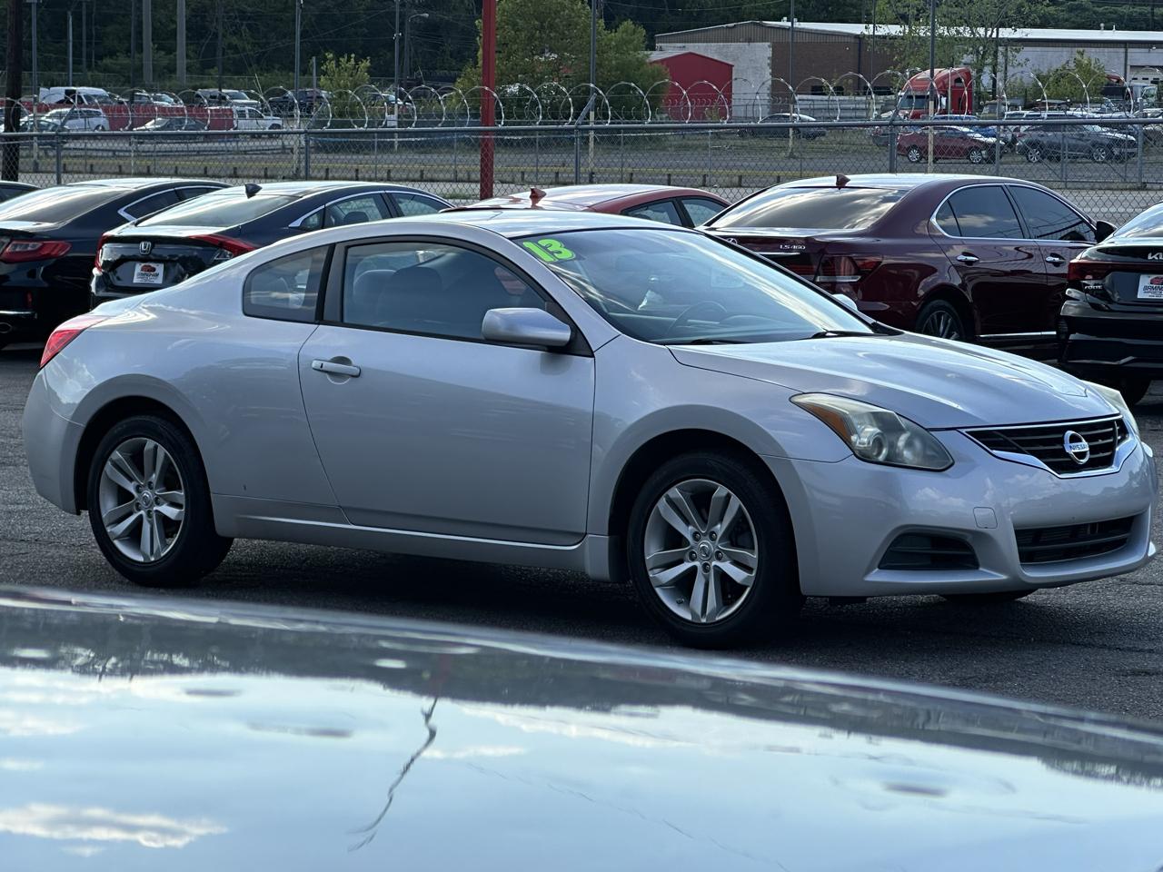 Nissan Altima 2dr Cpe I4 2.5 S 2013