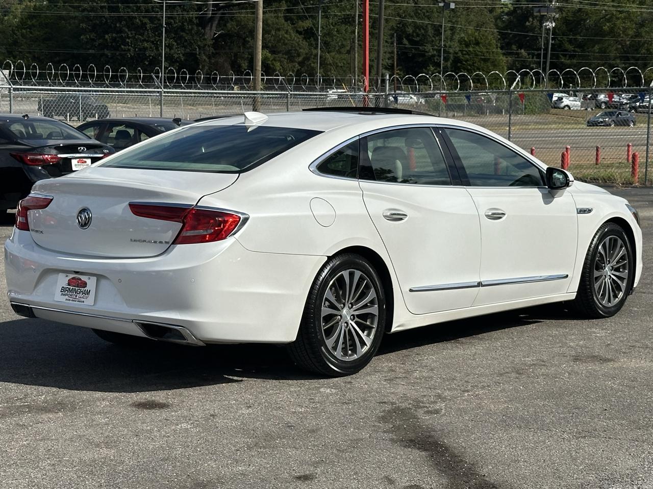 Buick LaCrosse 4dr Sdn Essence FWD 2017