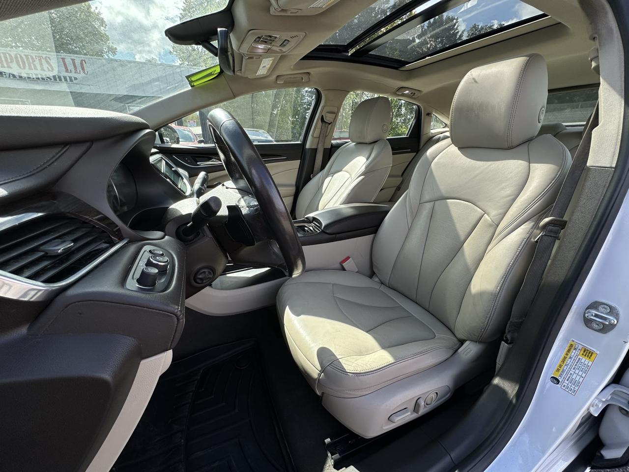 Buick LaCrosse 4dr Sdn Essence FWD 2017