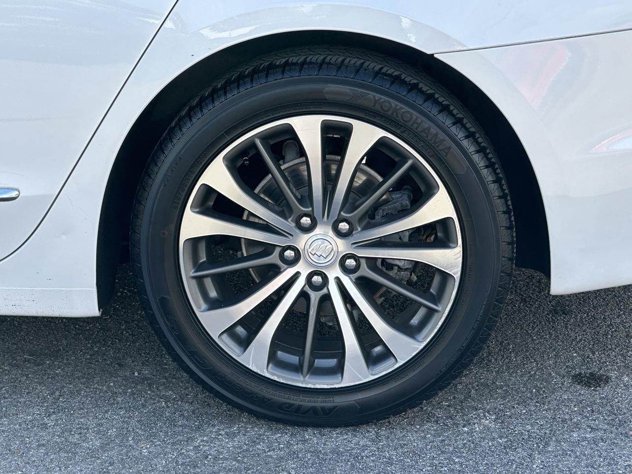 Buick LaCrosse 4dr Sdn Essence FWD 2017