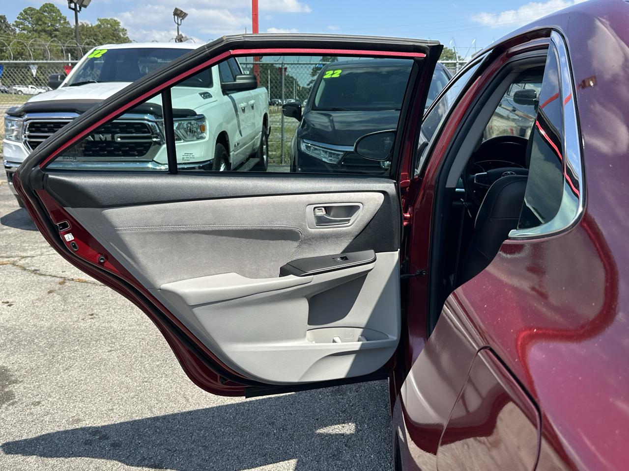 Toyota Camry 4dr Sdn I4 Auto XLE (Natl) 2015