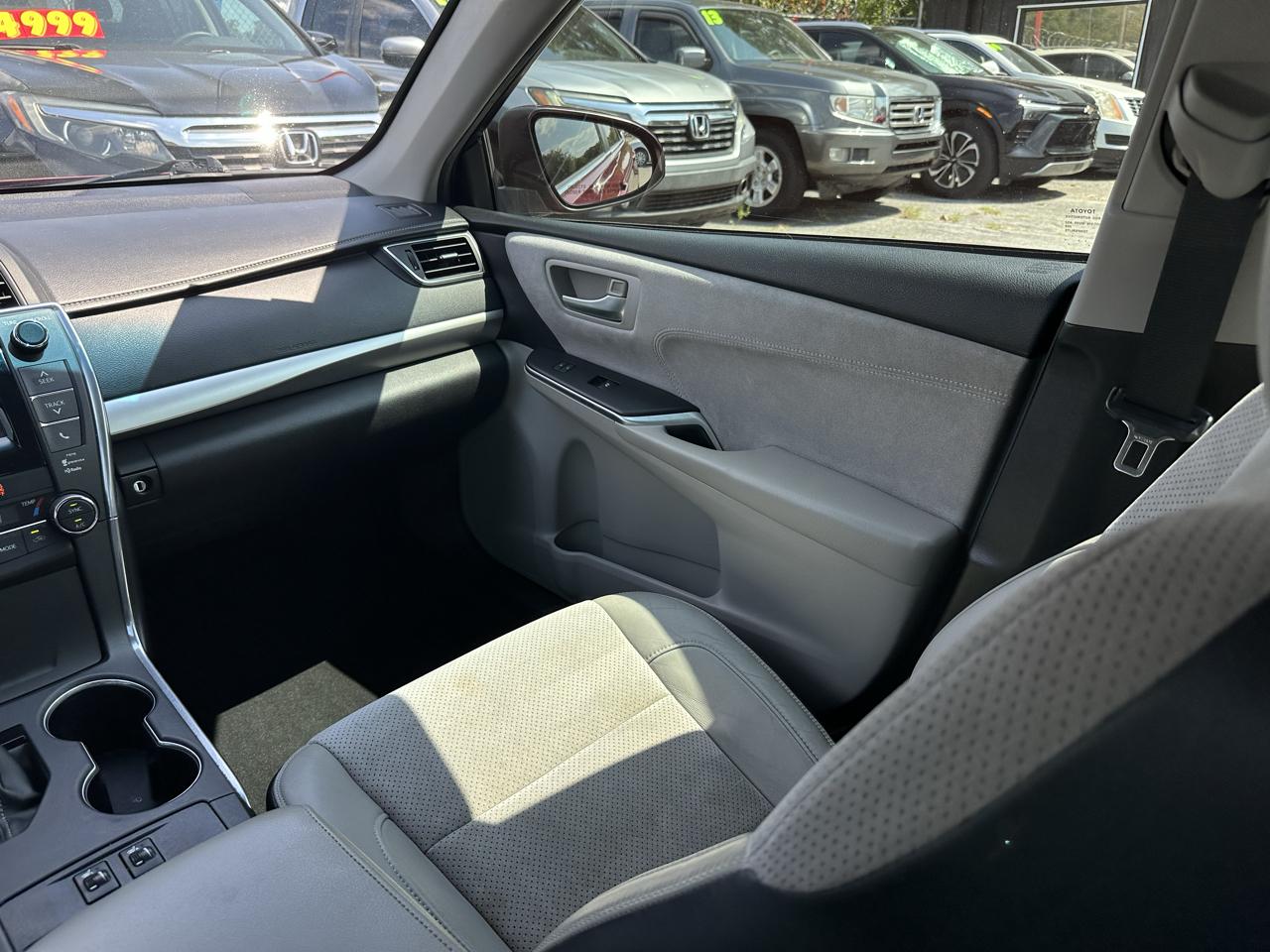 Toyota Camry 4dr Sdn I4 Auto XLE (Natl) 2015