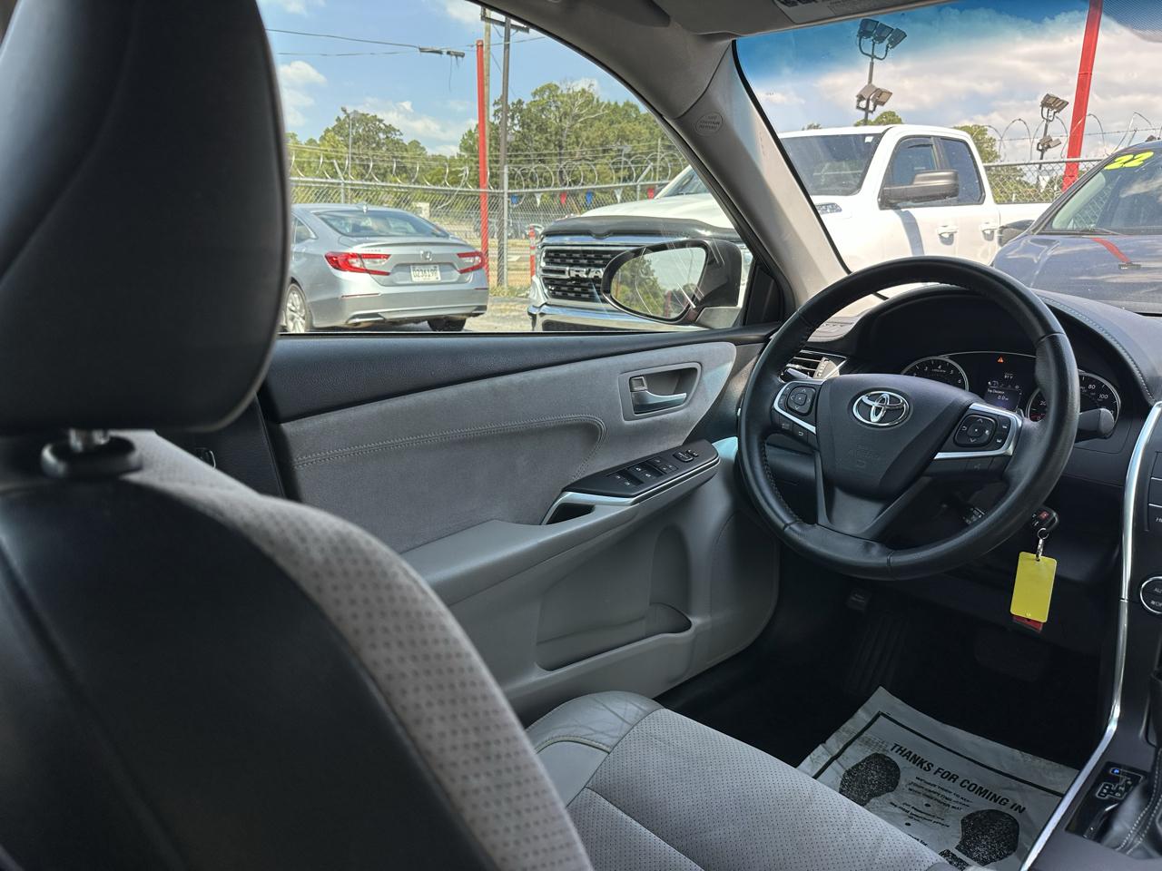 Toyota Camry 4dr Sdn I4 Auto XLE (Natl) 2015