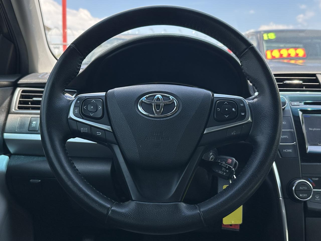 Toyota Camry 4dr Sdn I4 Auto XLE (Natl) 2015