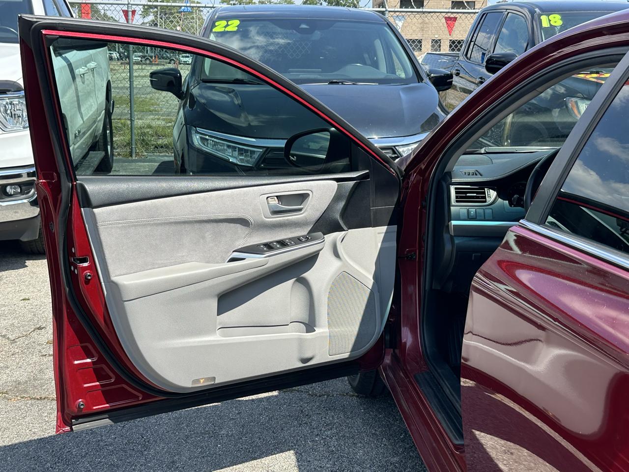 Toyota Camry 4dr Sdn I4 Auto XLE (Natl) 2015