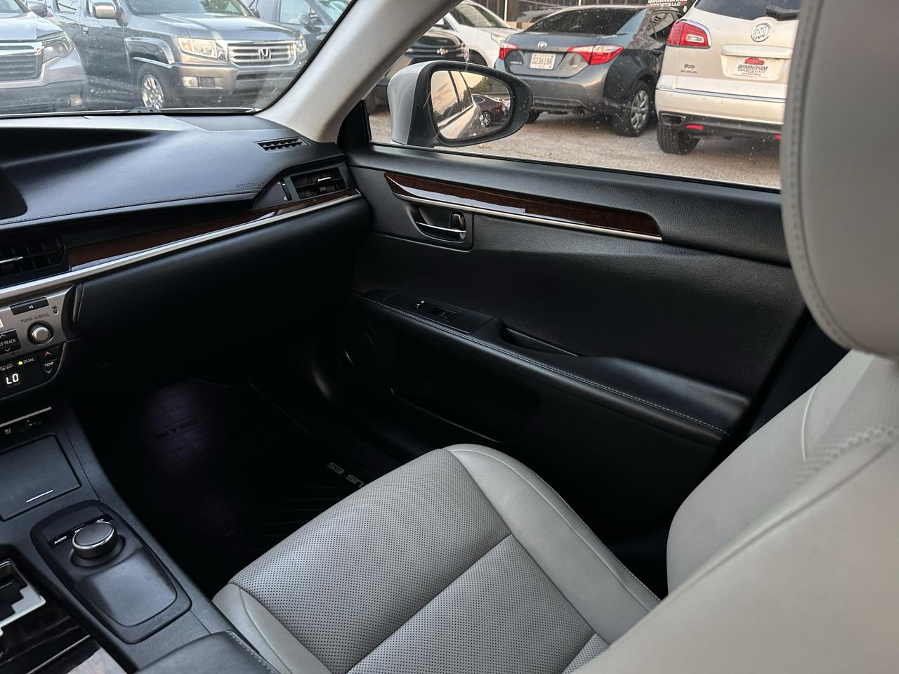 Lexus ES 350 4dr Sdn 2015
