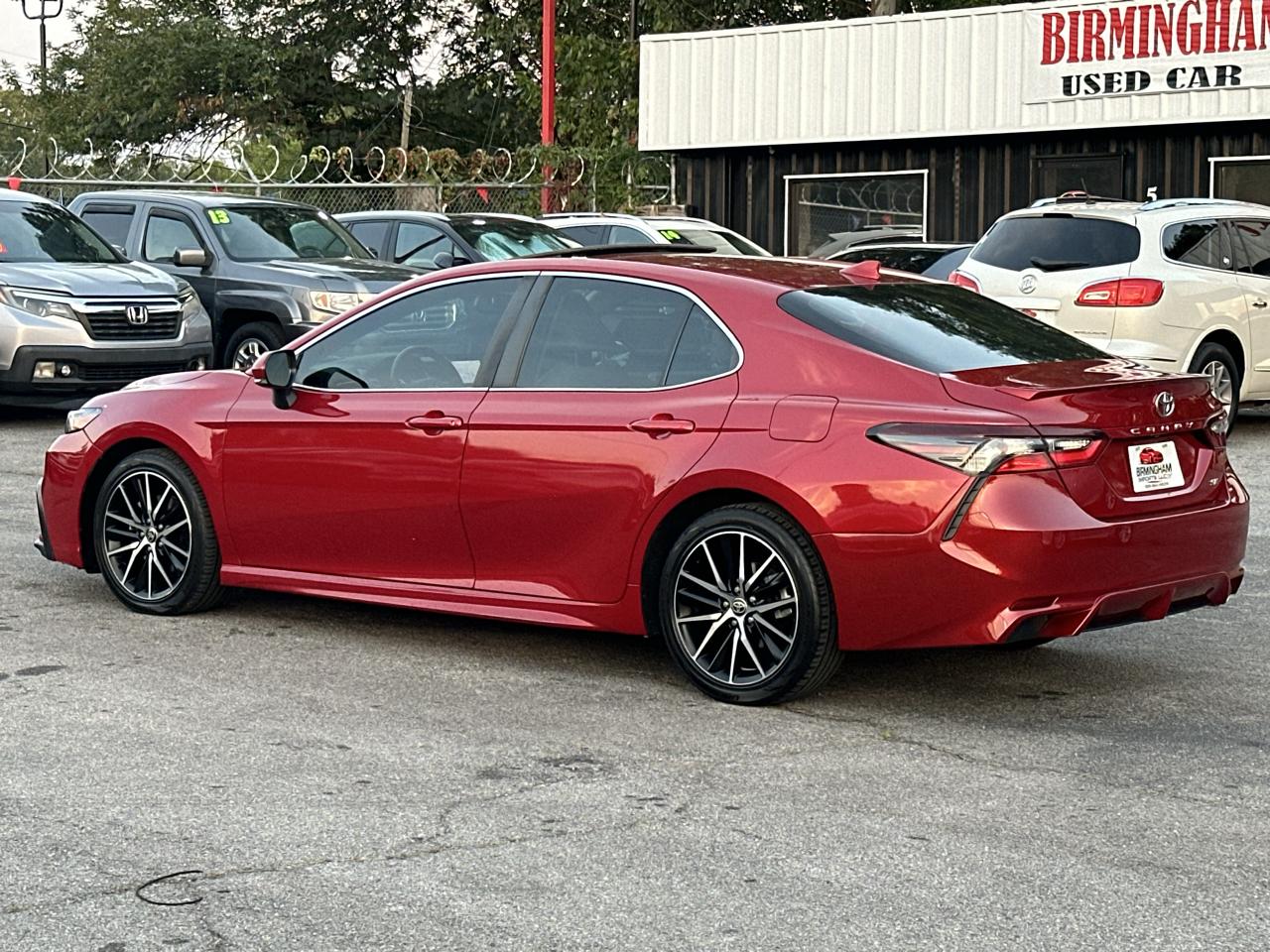 Toyota Camry SE Auto (Natl) 2021