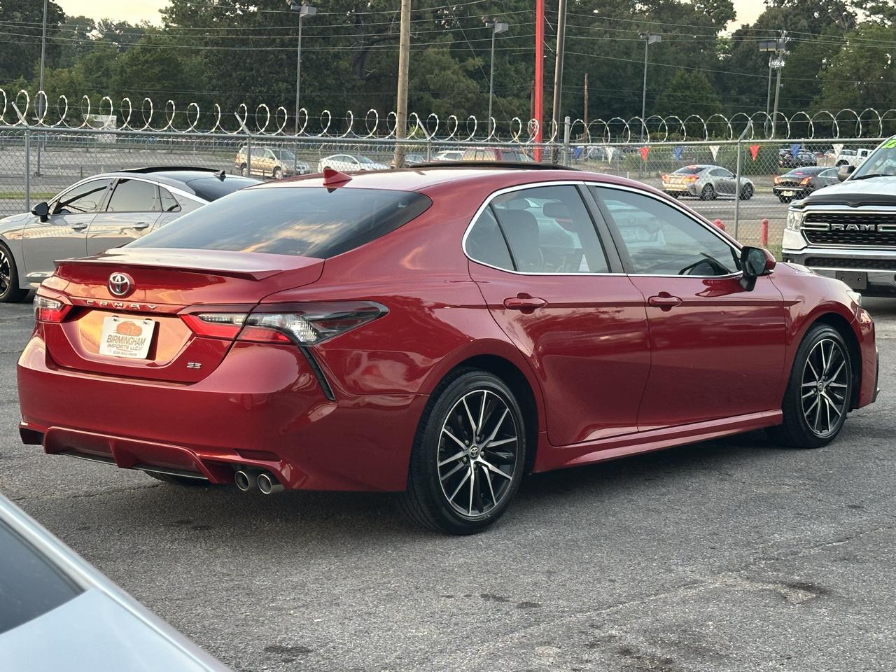 Toyota Camry SE Auto (Natl) 2021