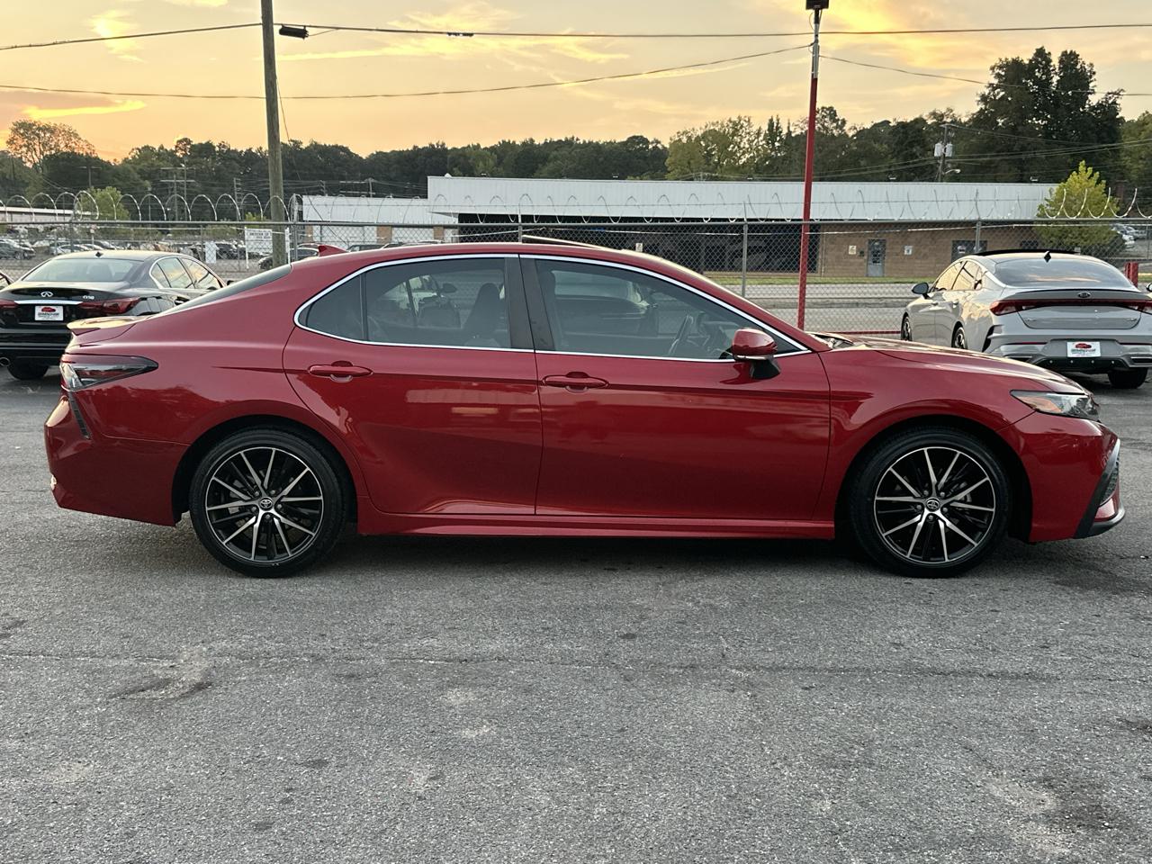 Toyota Camry SE Auto (Natl) 2021