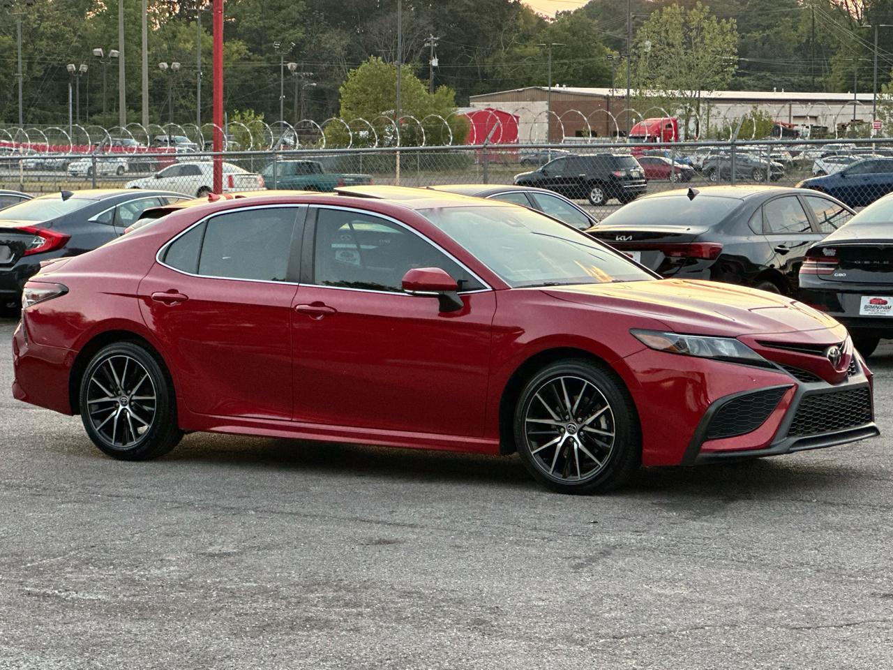 Toyota Camry SE Auto (Natl) 2021