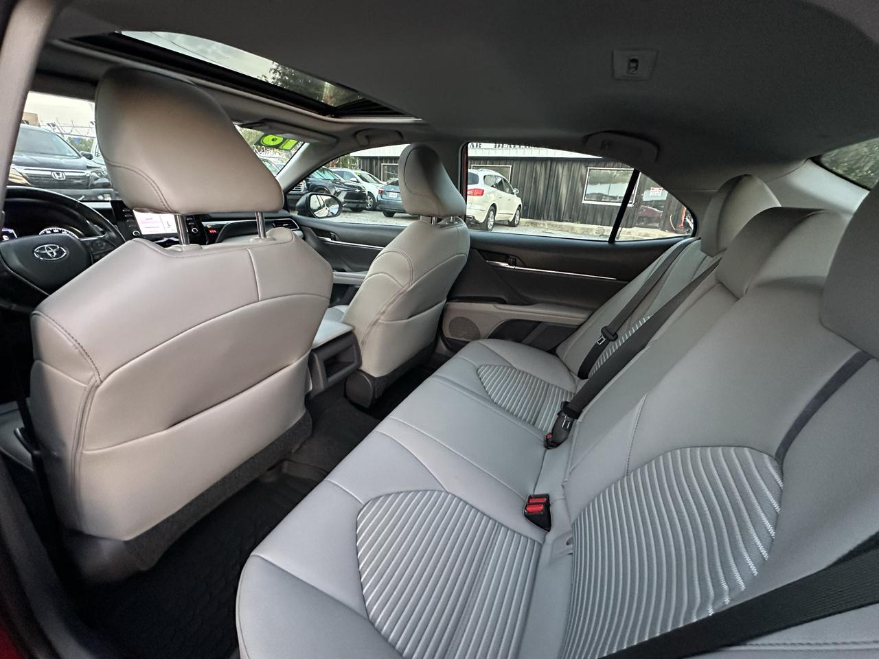 Toyota Camry SE Auto (Natl) 2021