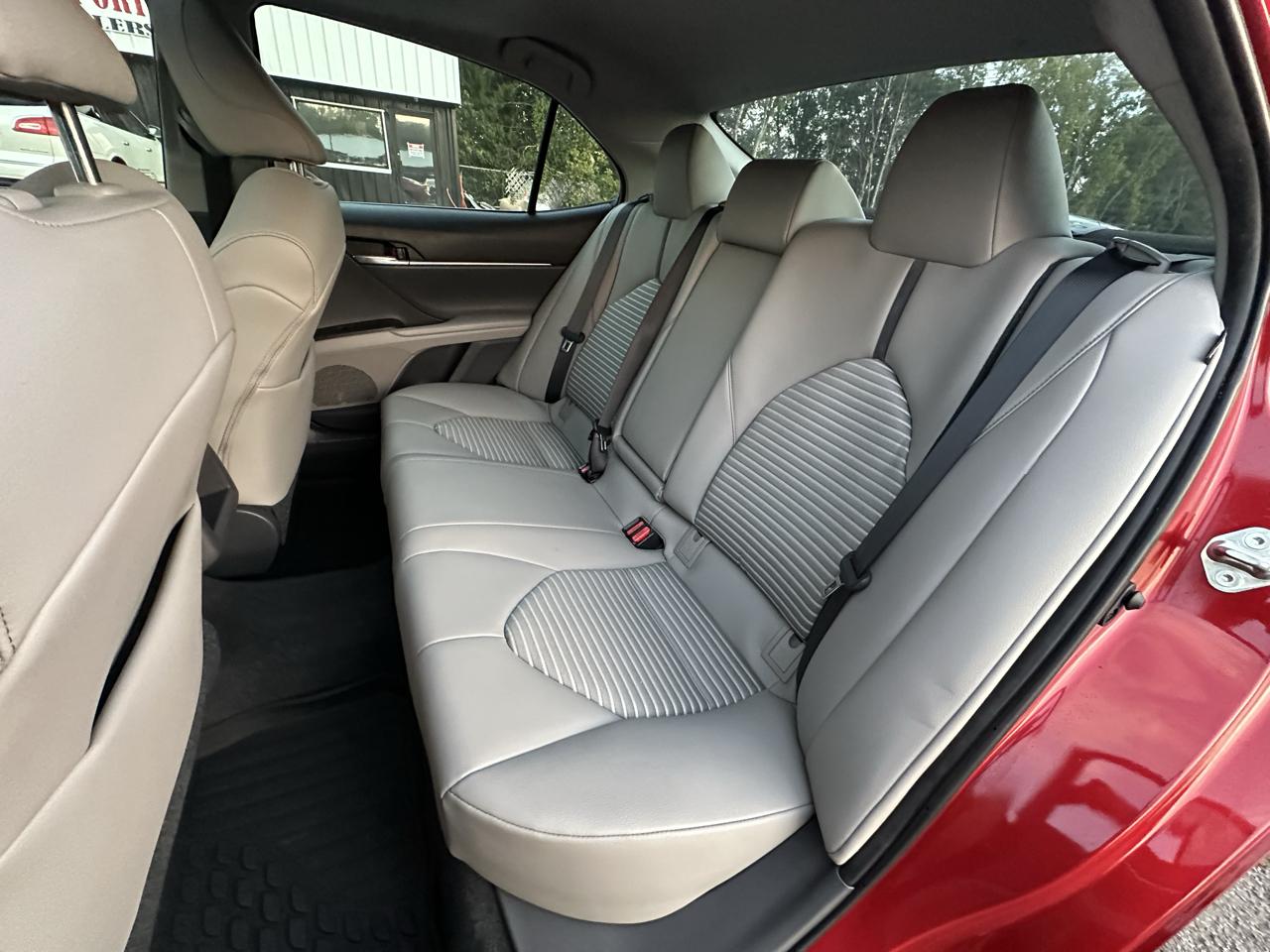 Toyota Camry SE Auto (Natl) 2021