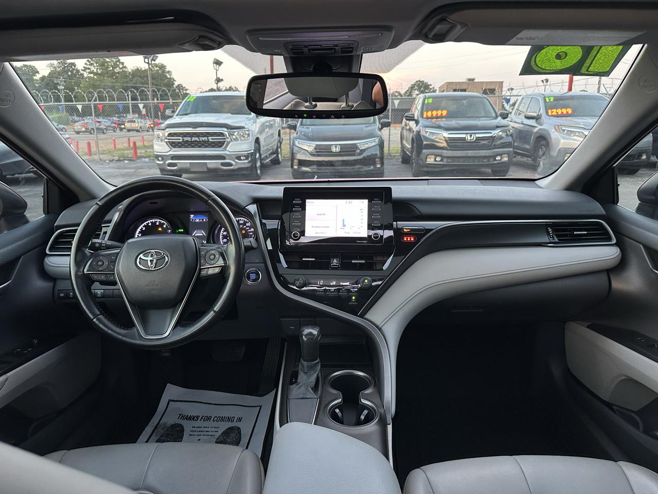Toyota Camry SE Auto (Natl) 2021