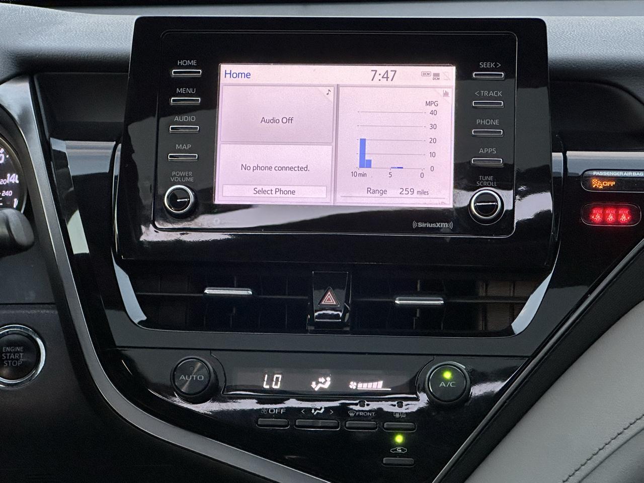 Toyota Camry SE Auto (Natl) 2021