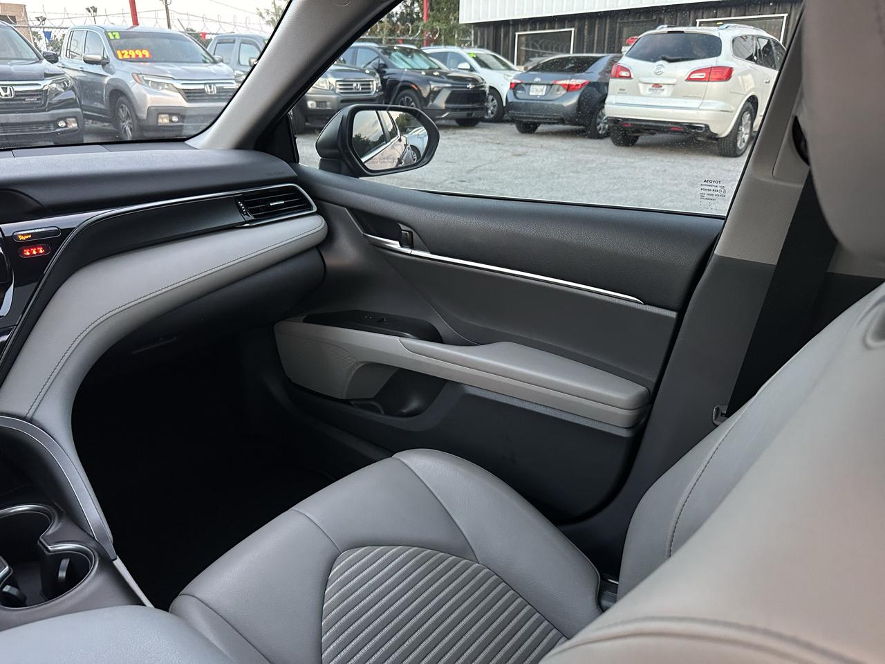 Toyota Camry SE Auto (Natl) 2021