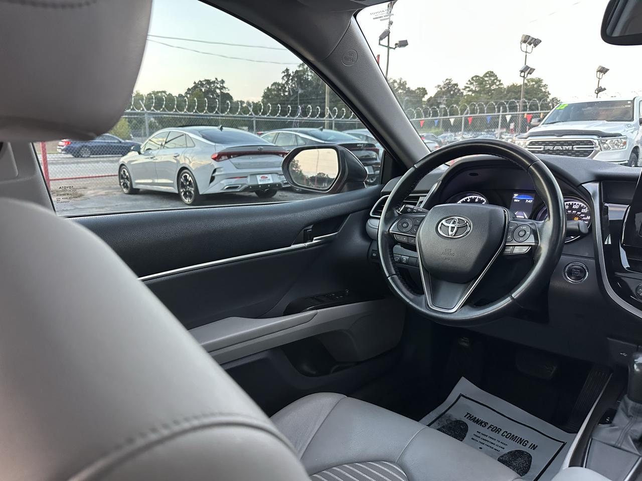 Toyota Camry SE Auto (Natl) 2021