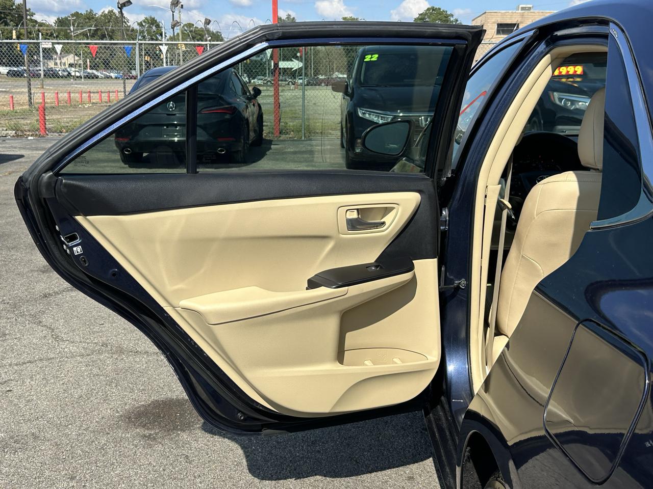 Toyota Camry 4dr Sdn I4 Auto XLE (Natl) 2015