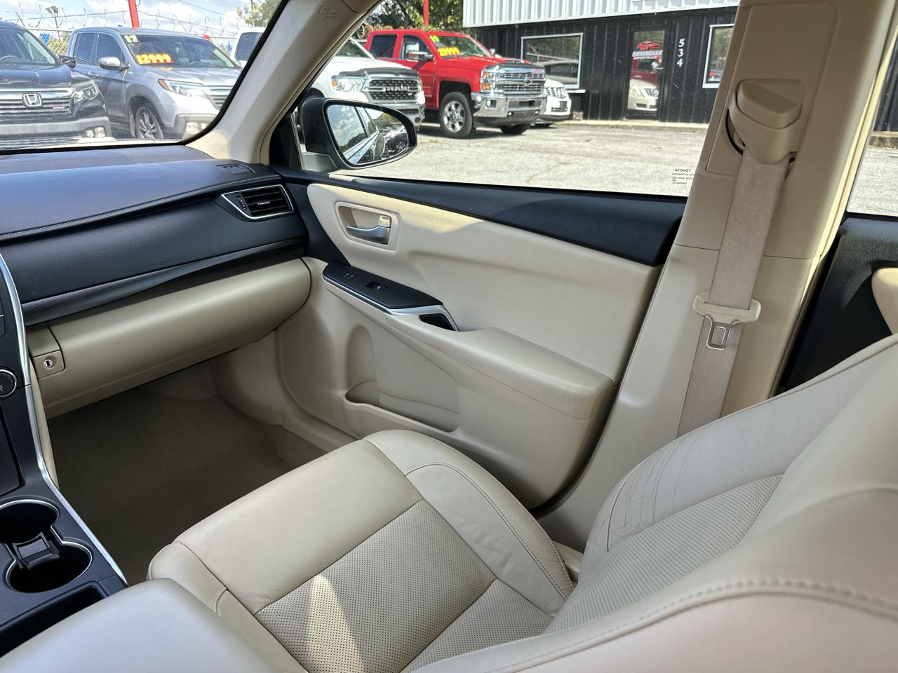 Toyota Camry 4dr Sdn I4 Auto XLE (Natl) 2015