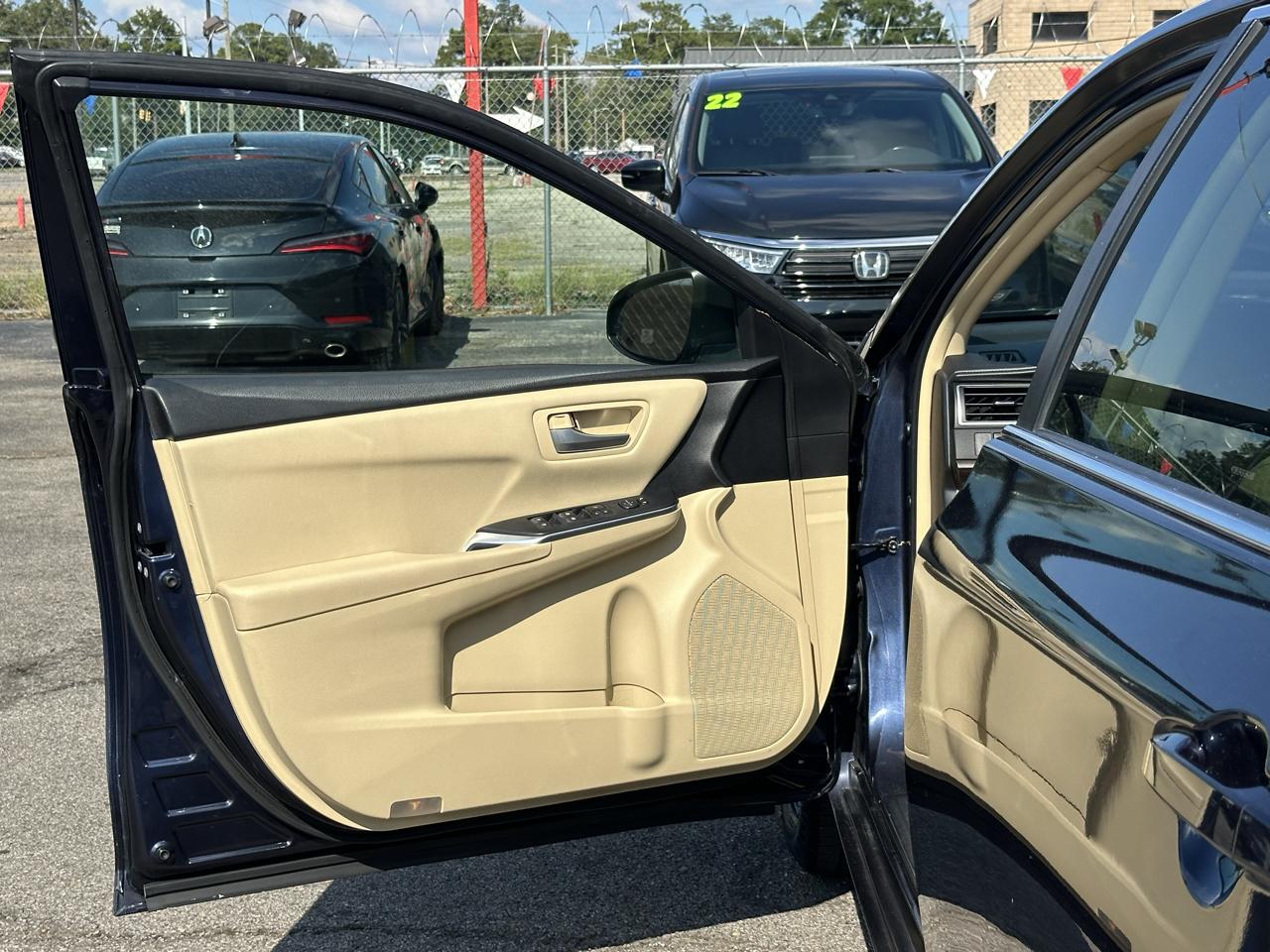 Toyota Camry 4dr Sdn I4 Auto XLE (Natl) 2015