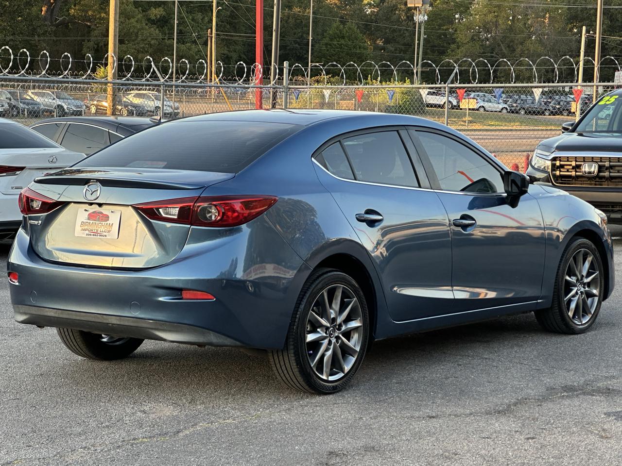 Mazda Mazda3 4-Door Touring Auto 2018