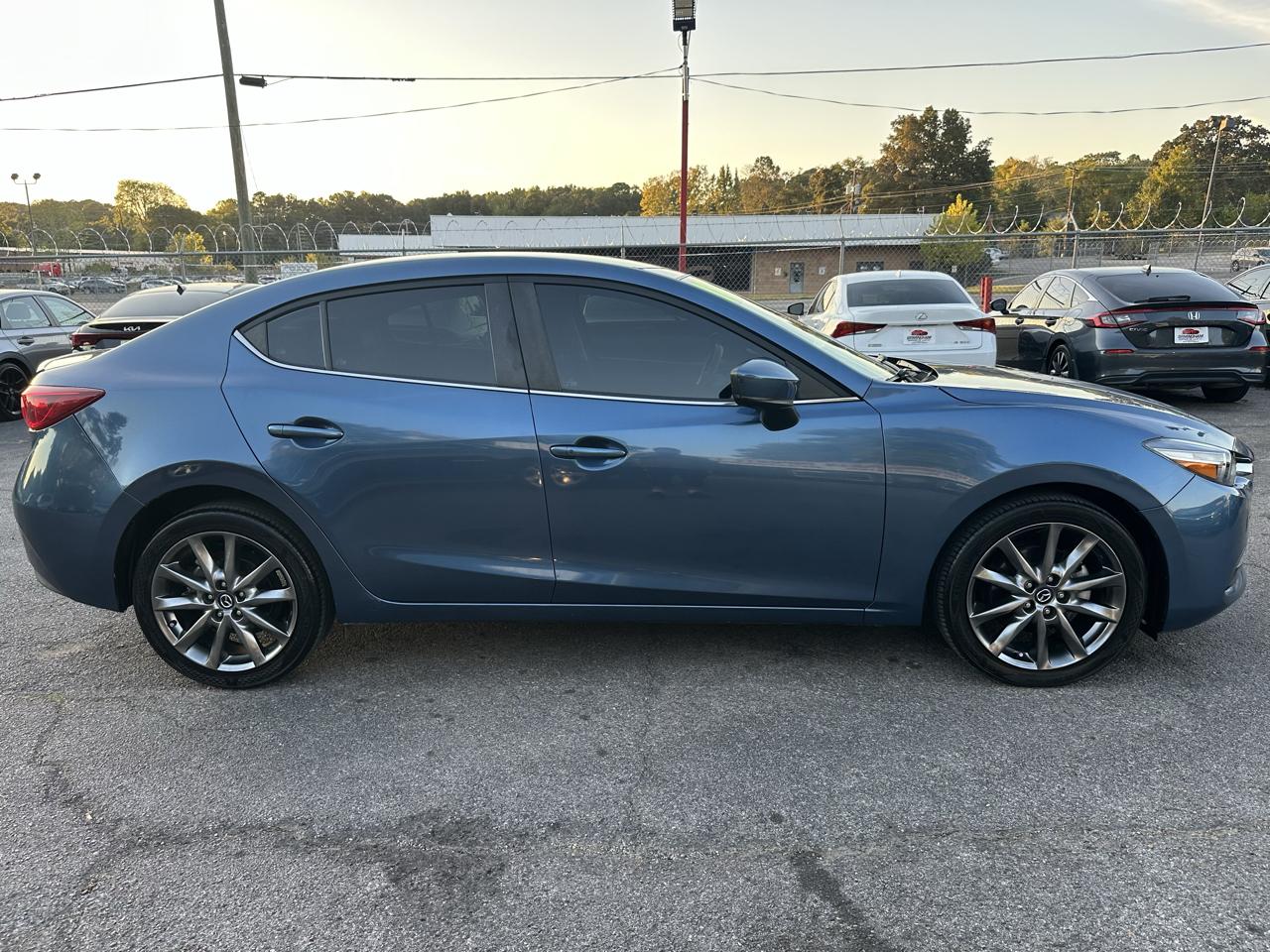 Mazda Mazda3 4-Door Touring Auto 2018