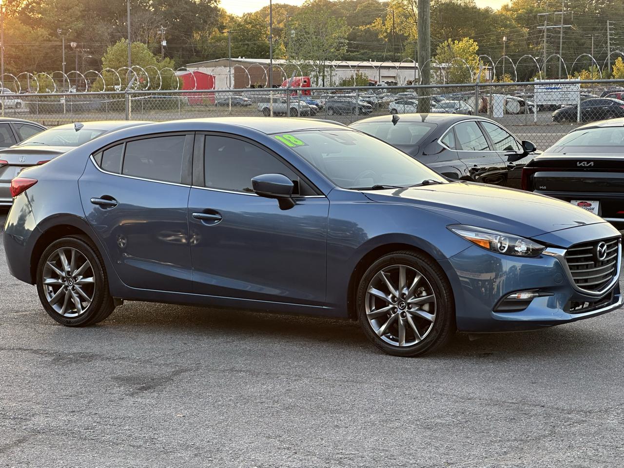 Mazda Mazda3 4-Door Touring Auto 2018