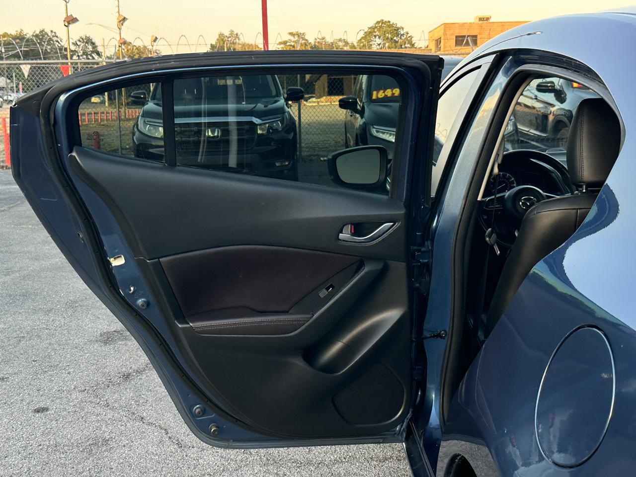 Mazda Mazda3 4-Door Touring Auto 2018