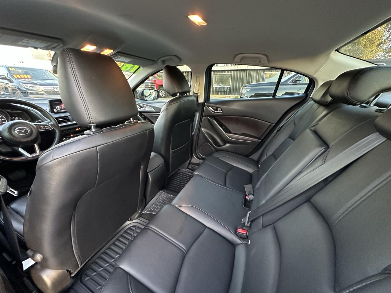 Mazda Mazda3 4-Door Touring Auto 2018