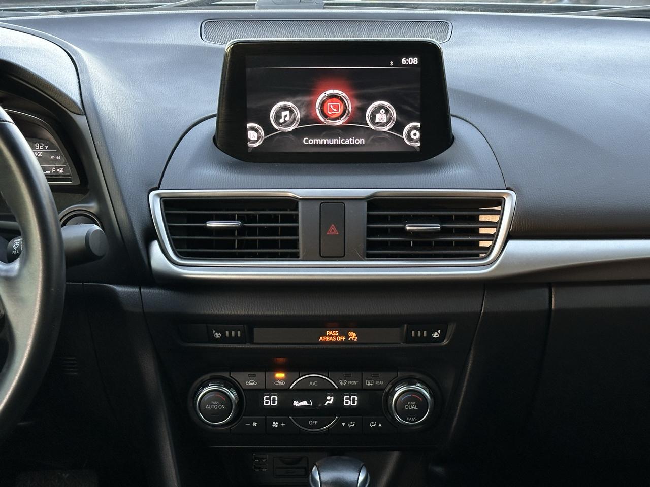 Mazda Mazda3 4-Door Touring Auto 2018