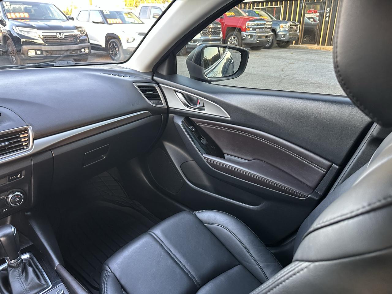 Mazda Mazda3 4-Door Touring Auto 2018