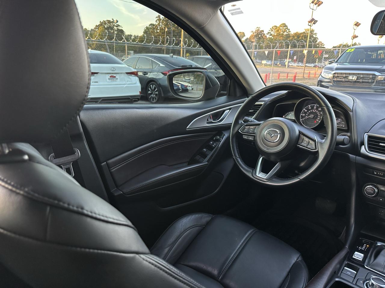 Mazda Mazda3 4-Door Touring Auto 2018