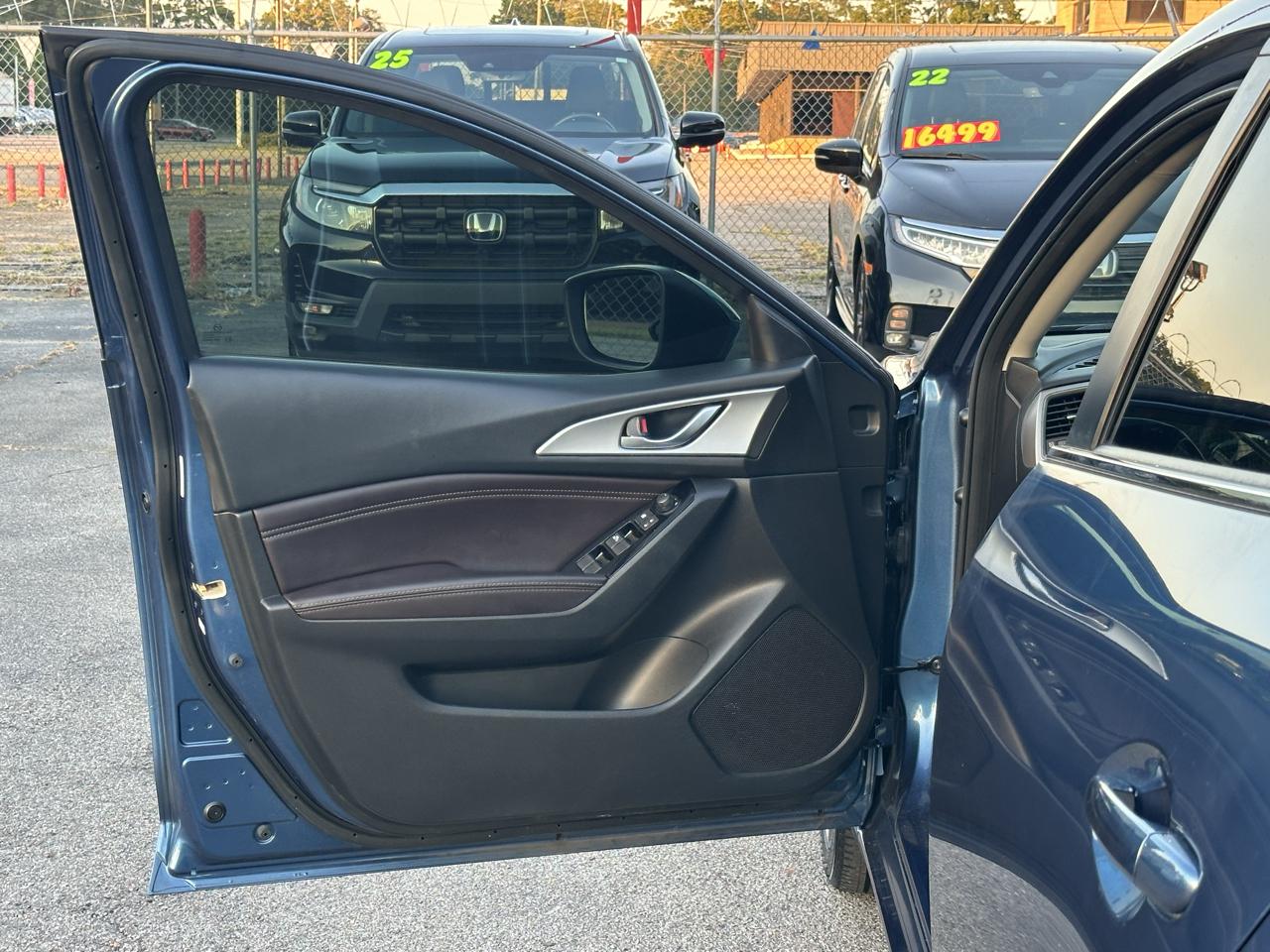 Mazda Mazda3 4-Door Touring Auto 2018