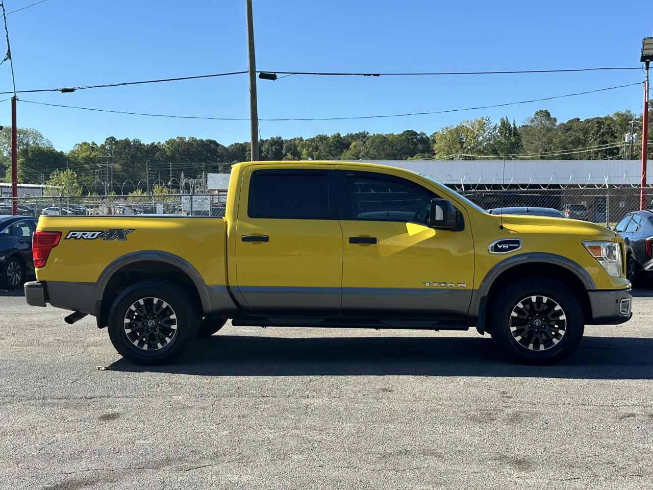 Nissan Titan 4x4 Crew Cab PRO-4X 2017