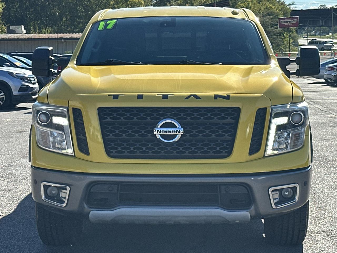Nissan Titan 4x4 Crew Cab PRO-4X 2017