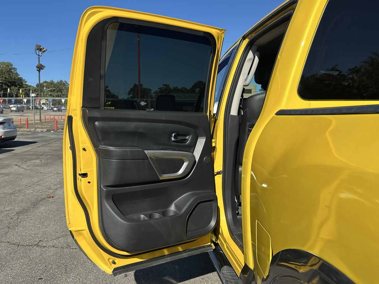 Nissan Titan 4x4 Crew Cab PRO-4X 2017