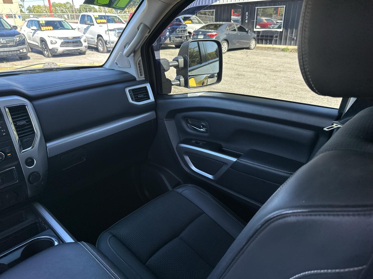 Nissan Titan 4x4 Crew Cab PRO-4X 2017