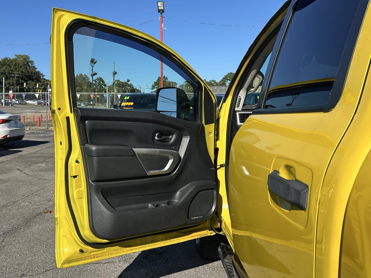 Nissan Titan 4x4 Crew Cab PRO-4X 2017