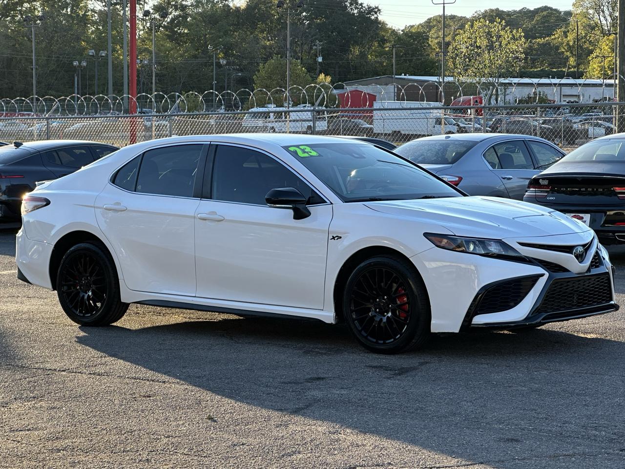 Toyota Camry Hybrid SE Nightshade CVT (Natl) 2023