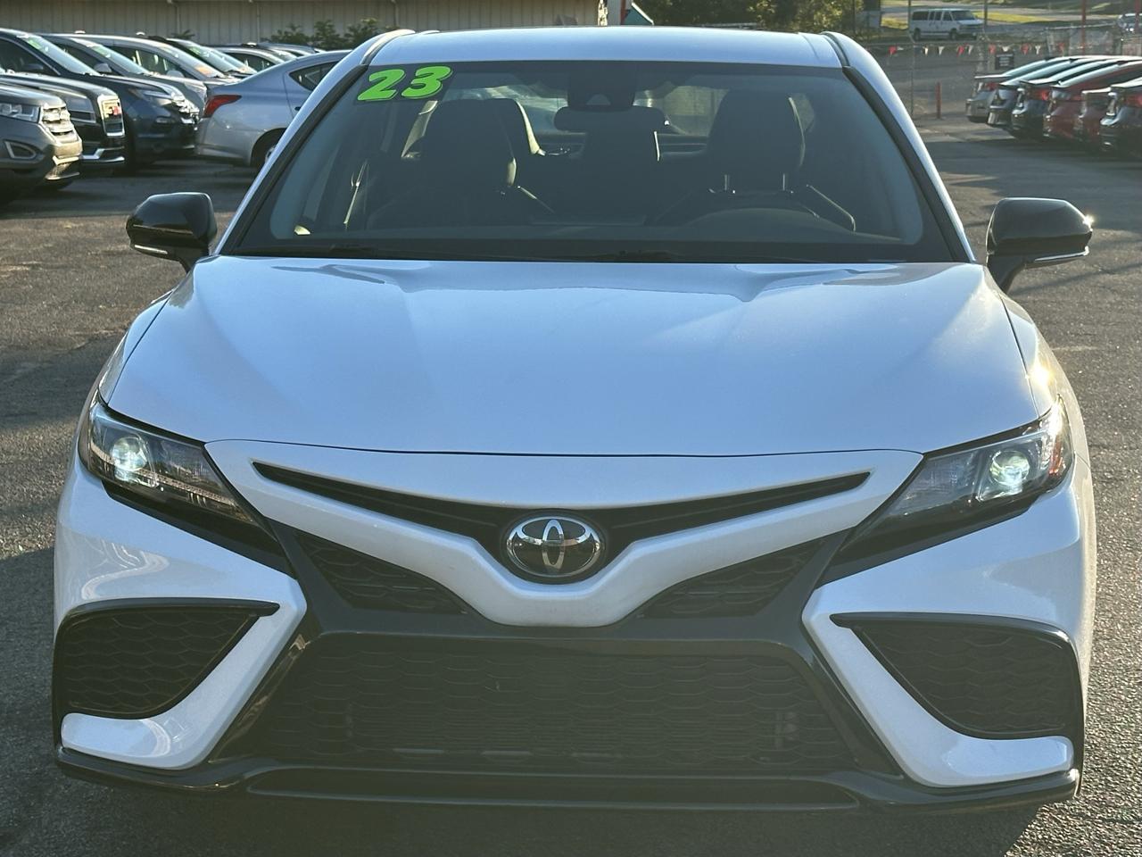 Toyota Camry Hybrid SE Nightshade CVT (Natl) 2023