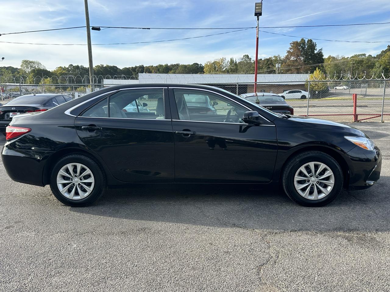 Toyota Camry XLE Auto (Natl) 2017