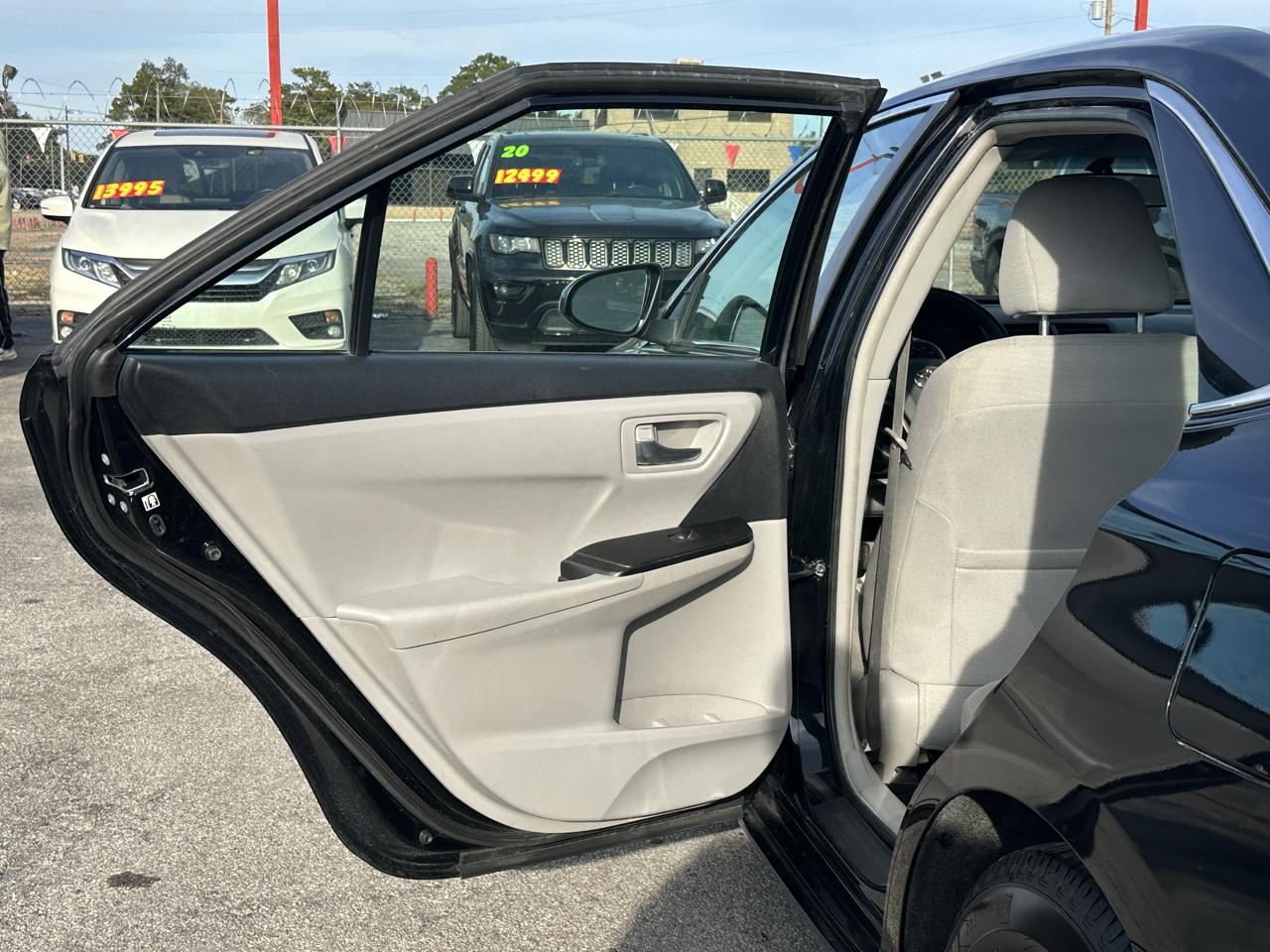 Toyota Camry XLE Auto (Natl) 2017